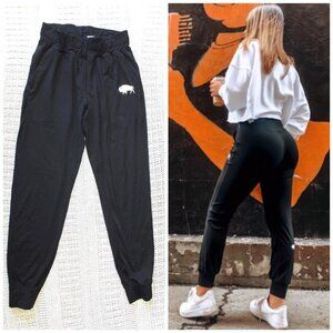 BFS Buffalo Food Women's Black Joggers Elastic Waist Pant Pockets Size Small?